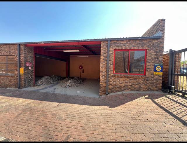 180M² WAREHOUSE TO LET IN FONTAINEBLEAU